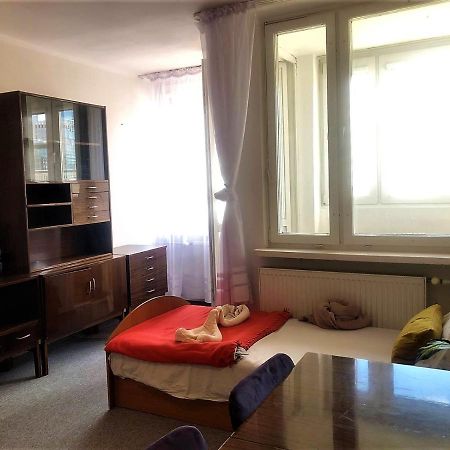 Comfortable 3 Bedroom Rental Unit With A Cozy Balcony In Center Warszawa Eksteriør bilde