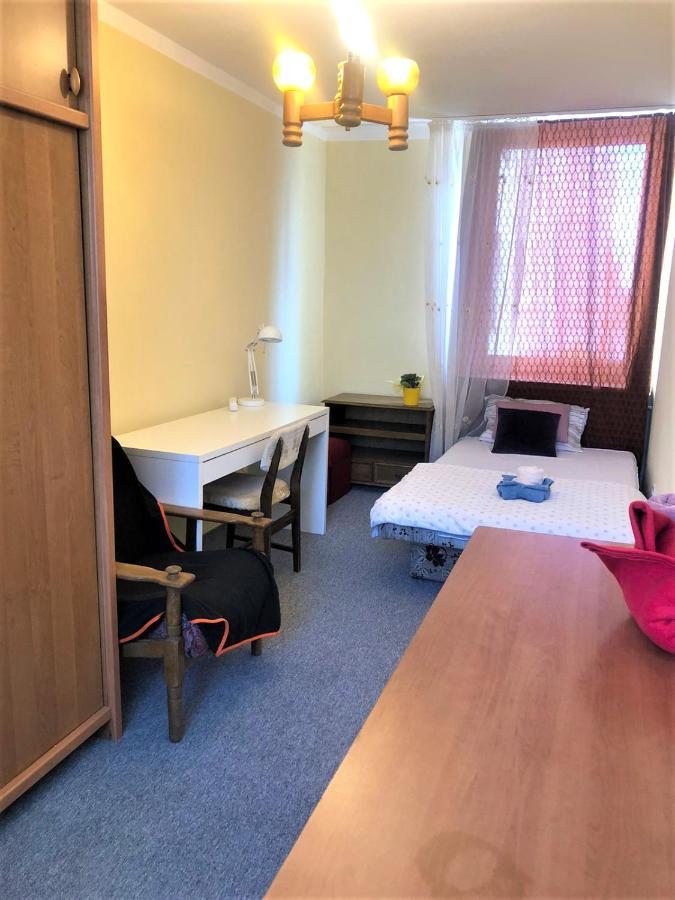 Comfortable 3 Bedroom Rental Unit With A Cozy Balcony In Center Warszawa Eksteriør bilde